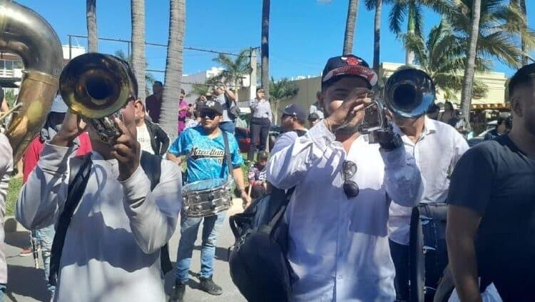 Acuerdo en Mazatlán: Bandas podrán tocar en playas hasta las 10:00pm