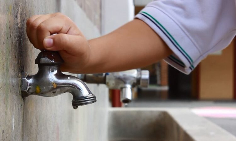 Escuelas aseguran agua: Comapa