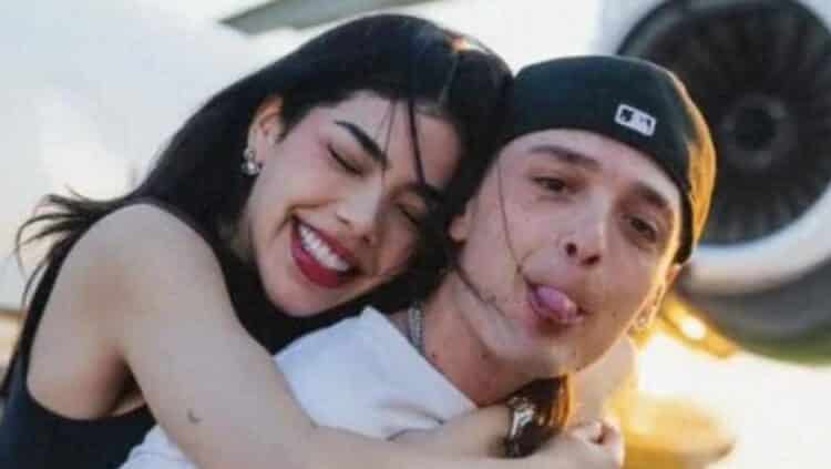 ¡Enamorados! Publicaron Kenia Os y Peso Pluma primeras fotos juntos