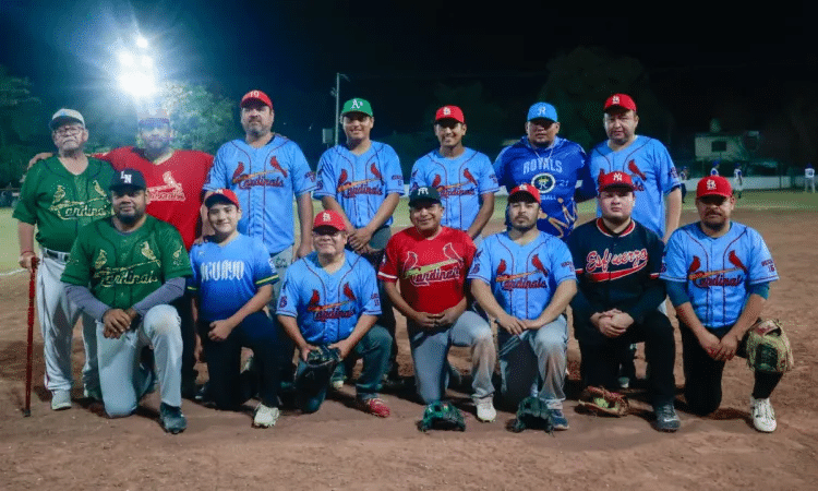 CARDENALES ‘VUELAN’ AL TÍTULO
