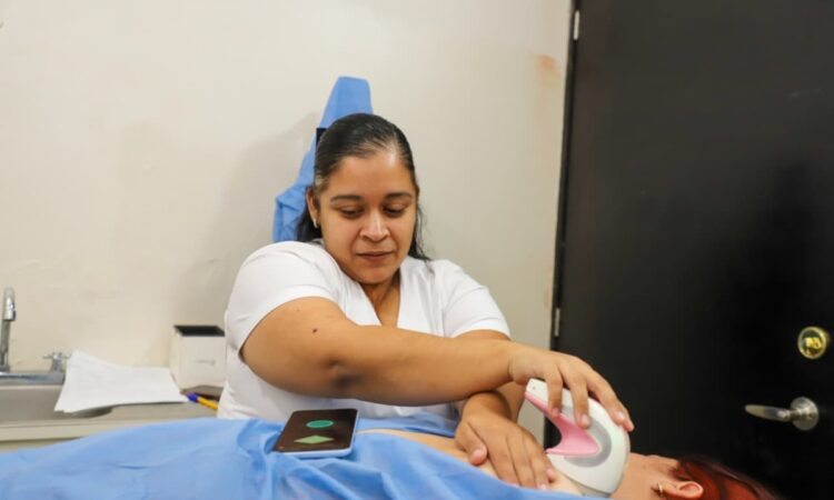 Exhorta Secretaría de Salud, realizarse exploración y mastografías para la detección temprana de cáncer de mamá